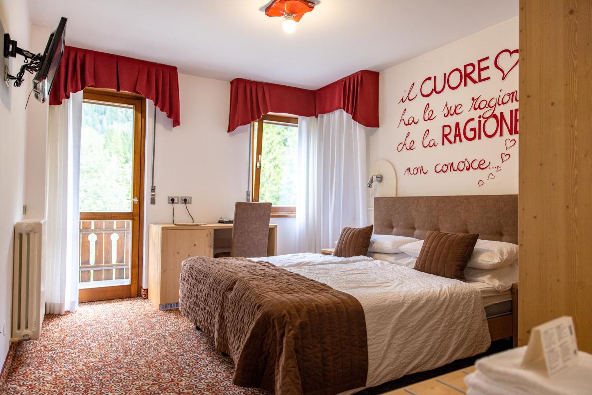 Hotel Europa Сан-Мартино-ди-Кастроцца Экстерьер фото