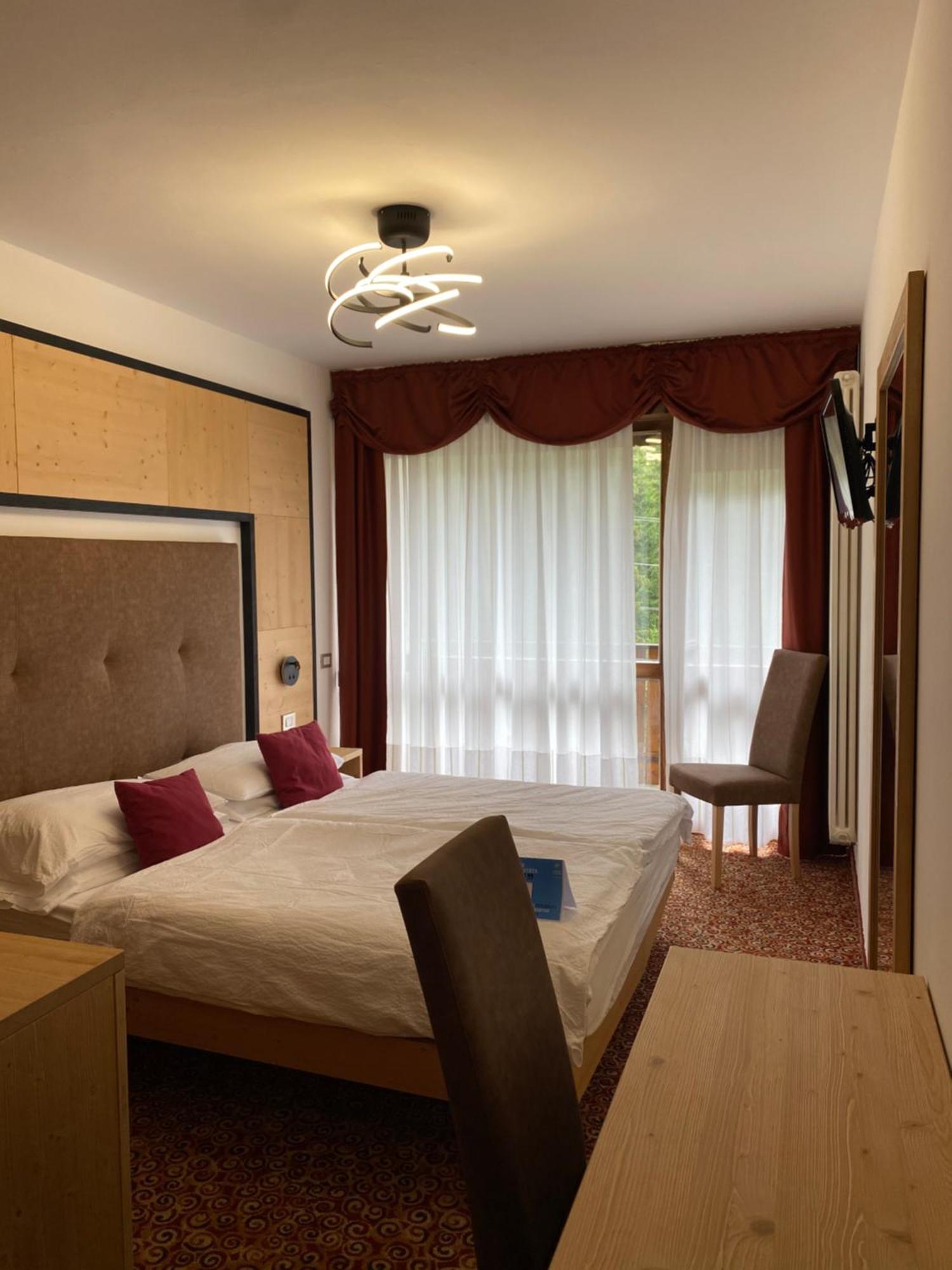 Hotel Europa Сан-Мартино-ди-Кастроцца Экстерьер фото