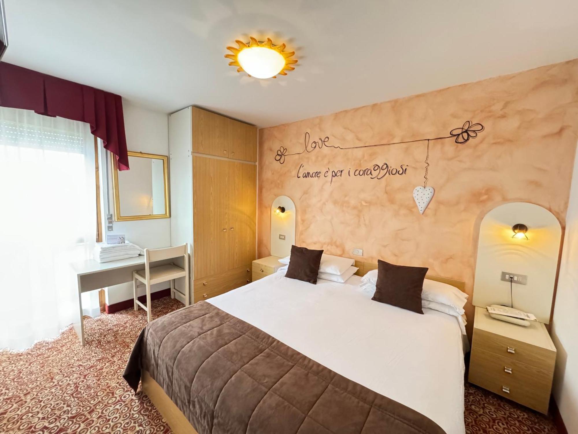 Hotel Europa Сан-Мартино-ди-Кастроцца Номер фото