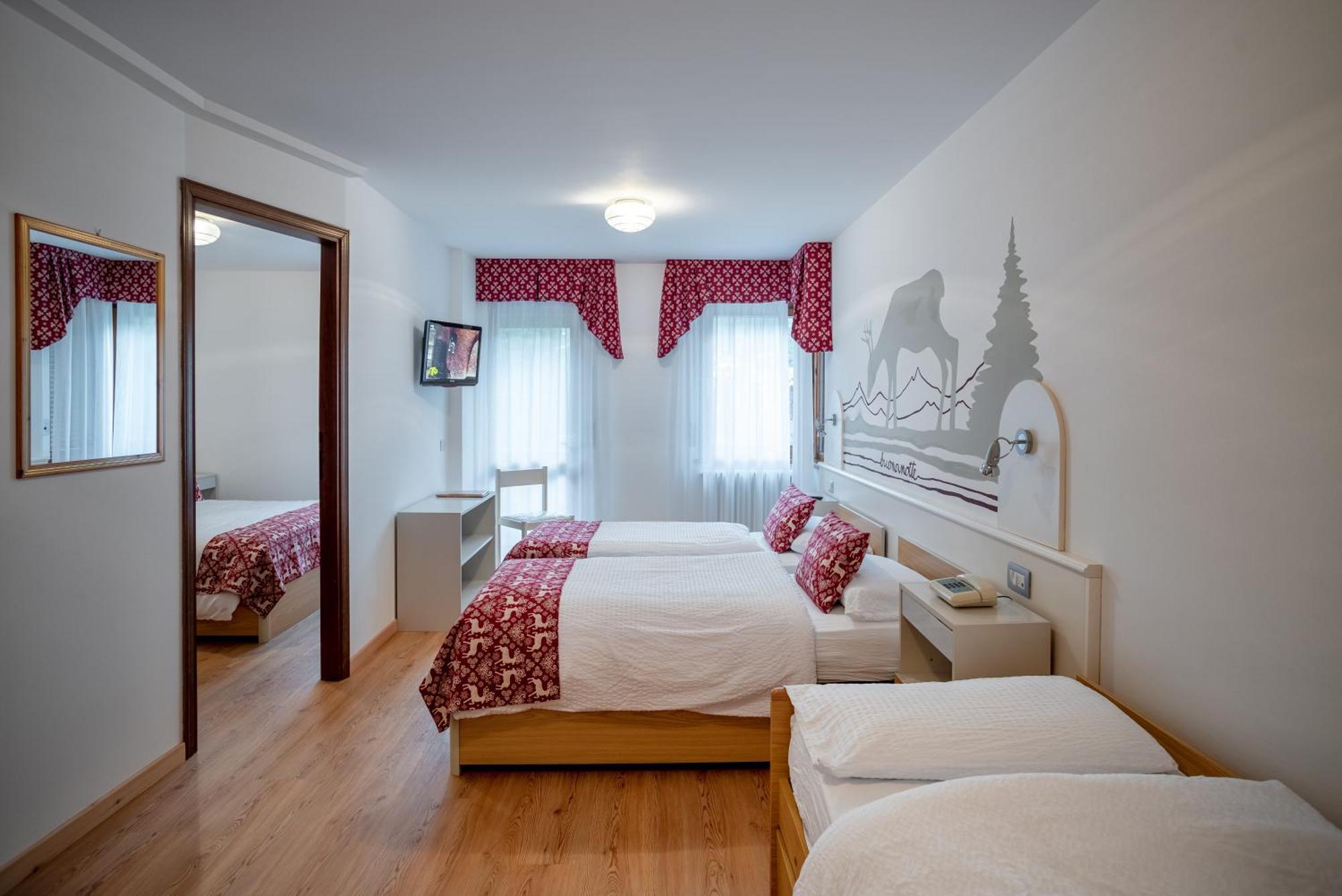 Hotel Europa Сан-Мартино-ди-Кастроцца Экстерьер фото