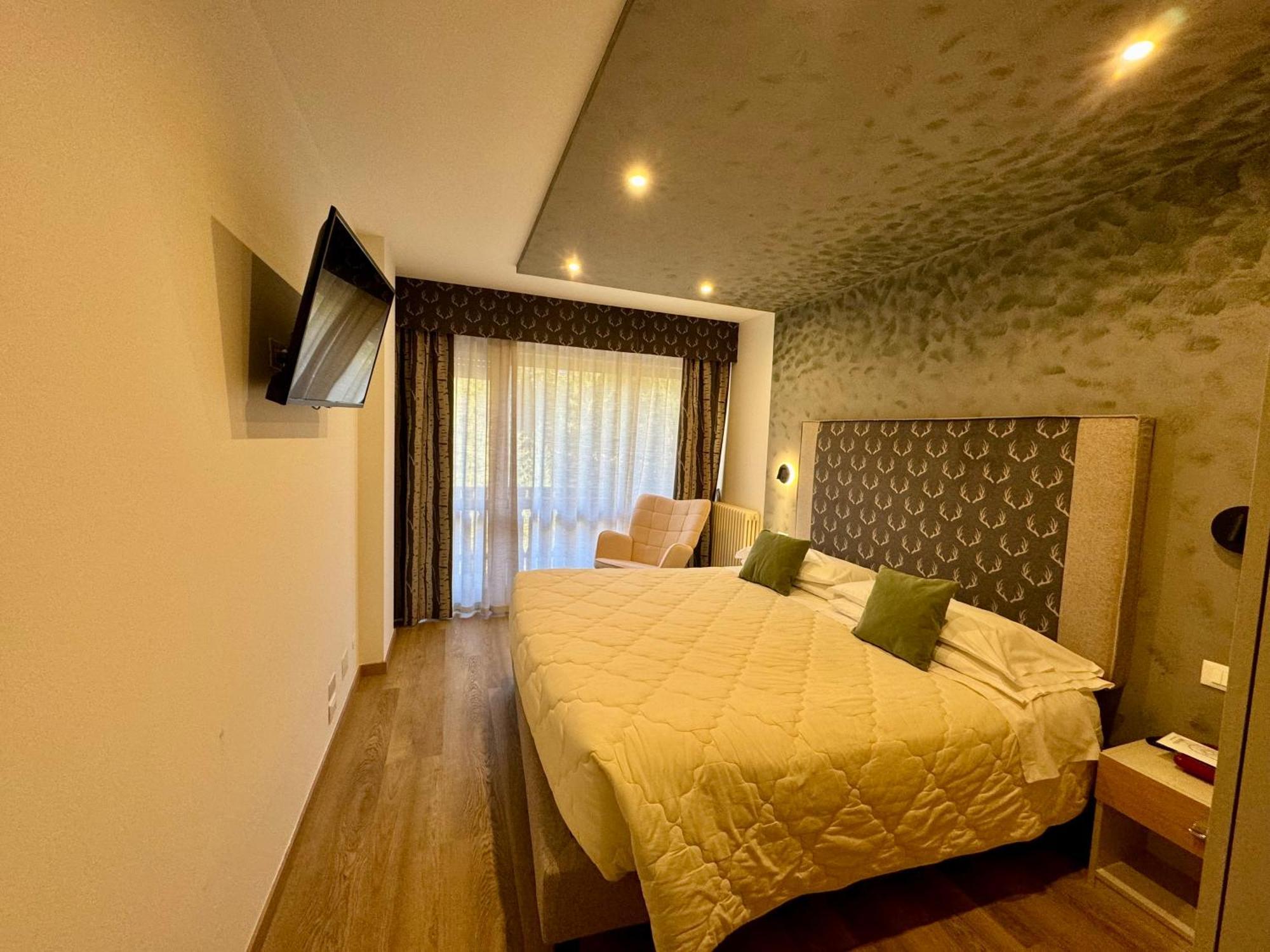 Hotel Europa Сан-Мартино-ди-Кастроцца Экстерьер фото