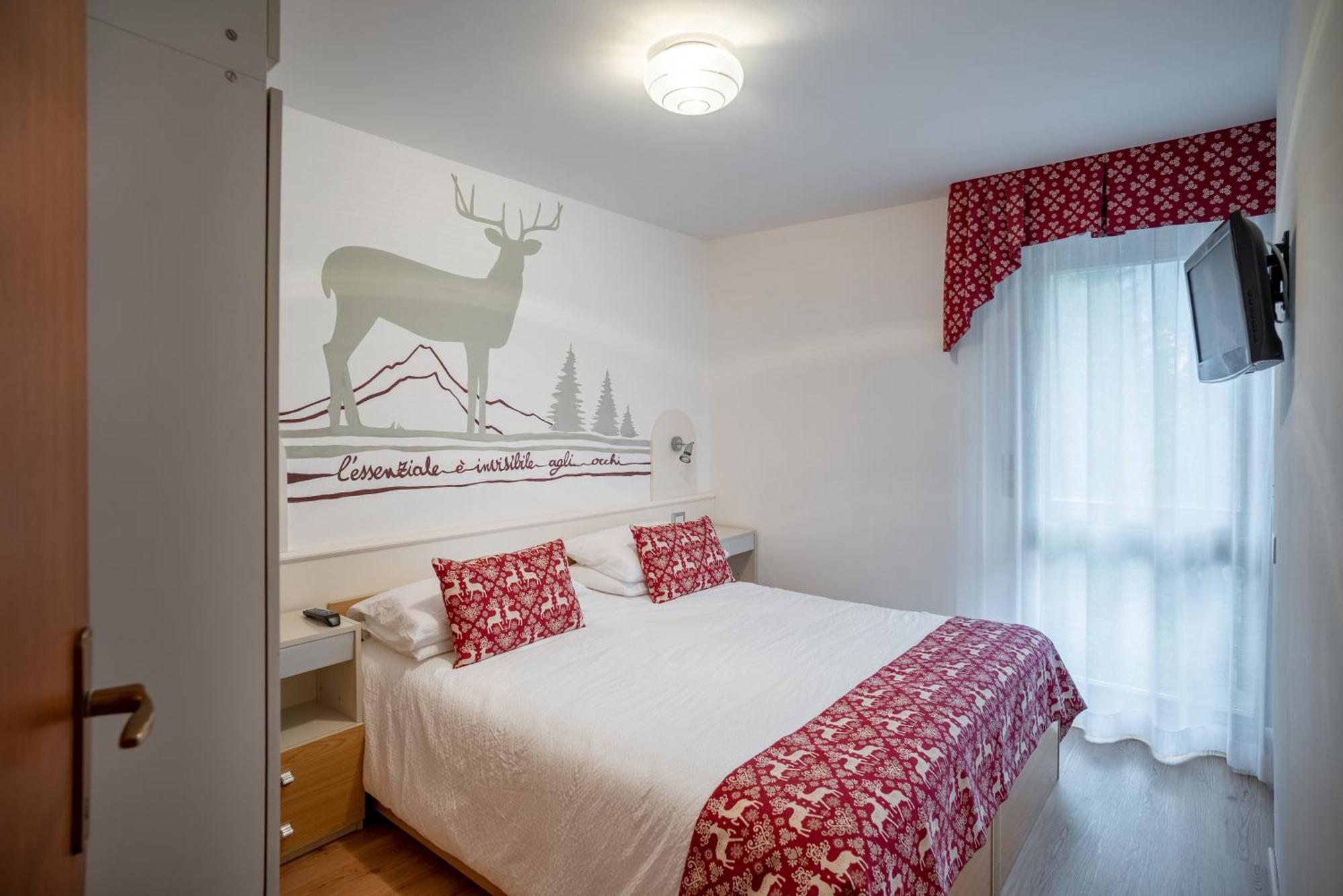 Hotel Europa Сан-Мартино-ди-Кастроцца Экстерьер фото