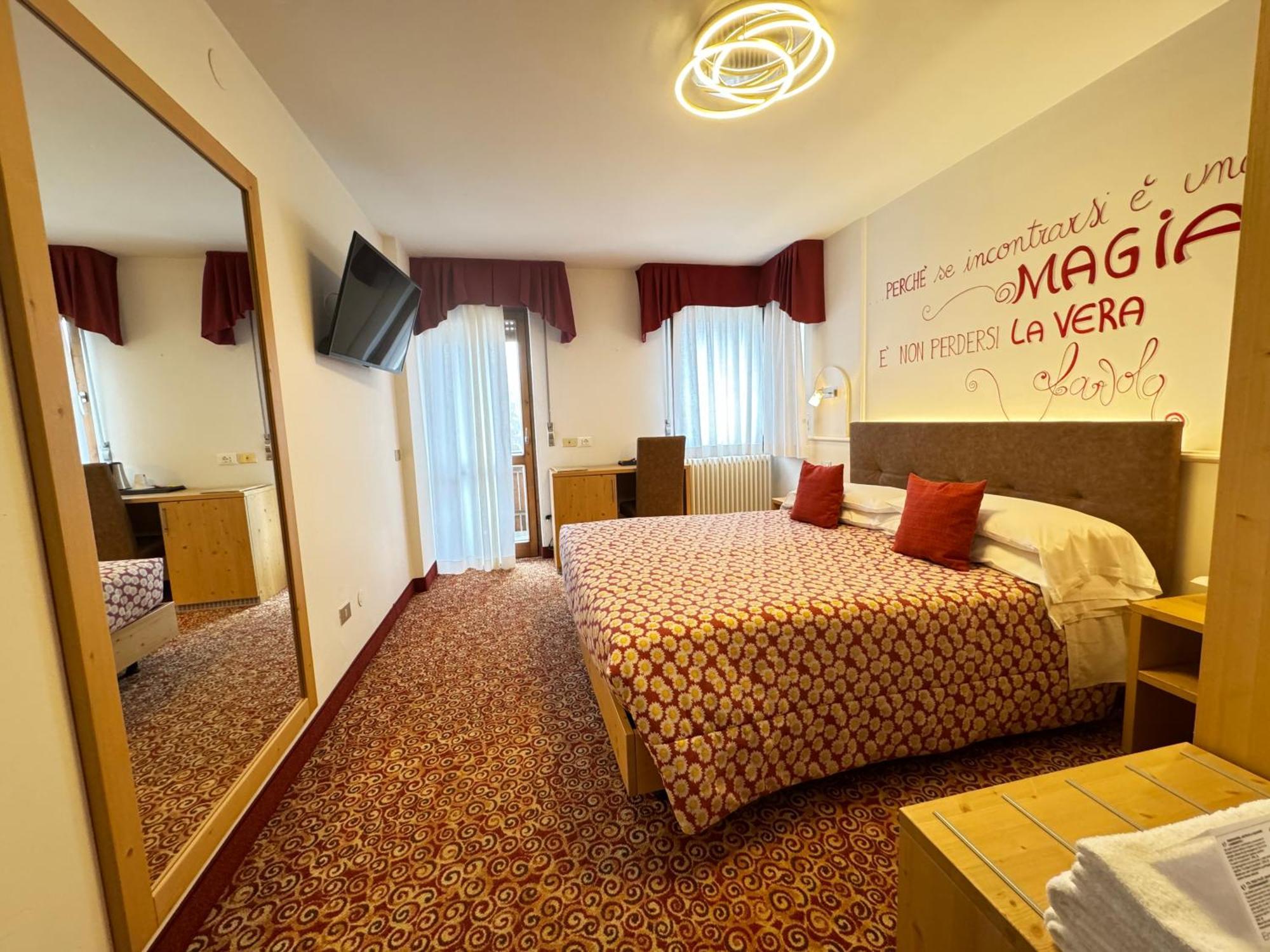 Hotel Europa Сан-Мартино-ди-Кастроцца Экстерьер фото