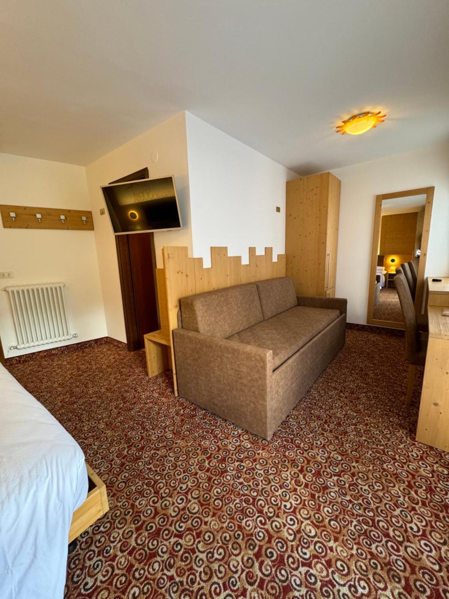 Hotel Europa Сан-Мартино-ди-Кастроцца Экстерьер фото